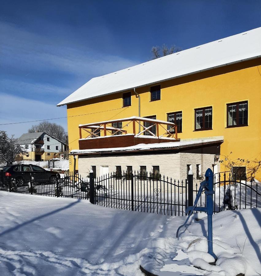 Jindrichovice Apartmany-Zamecka Restaurace מראה חיצוני תמונה