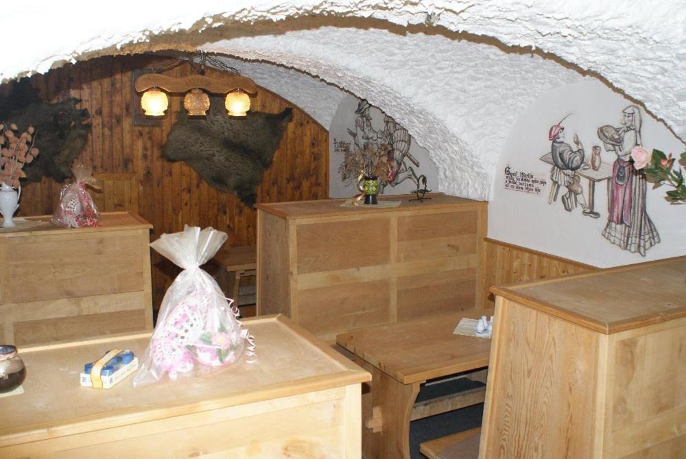 Jindrichovice Apartmany-Zamecka Restaurace מראה חיצוני תמונה